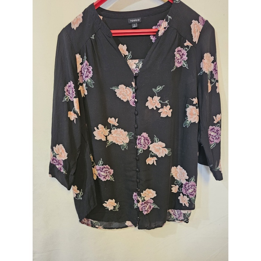 Torrid Harper Blouse Size 1 Black With Pink/Purple Floral 3/4 Sleeve Button Up - Picture 3 of 8
